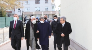 Davutoğlu’ndan Ahmet Çalık’ın ailesine taziye ziyareti