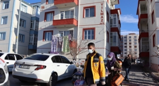 Eşinin ve 1,5 yaşındaki üvey kızının boğazını keserek öldüren şahıs tutuklandı