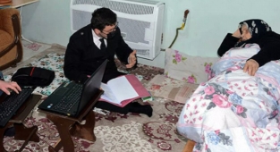 Hasta kadın adliyeye gidemeyince hakim eve geldi!