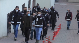 İnsanların evine uyuşturucu yerleştirip kumpas kuranlara operasyon!