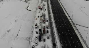 Kar yağışı nedeniyle Kuzey Marmara Otoyolu'nda mağdur olan sürücülerin geçiş ücretleri iade edilecek