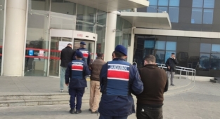 Kayseri'de rayların bağlantı demirlerini çalan zanlılar tutuklandı