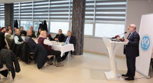 KAYÜ Rektörü Prof. Dr. Kurtuluş Karamustafa, 10 Ocak Çalışan Gazeteciler Günü dolayısıyla basın mensupları ile ‘Kampüste Kahvaltı’ etkinliğinde bir araya geldi.