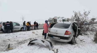 KIRŞEHİR’DE TRAFİK KAZASI: 4 YARALI