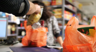 Marketlerde poşetler için yeni karar!
