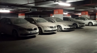 Oto galeri sitesinin otoparkında stoklanmış onlarca araç görüntülendi!