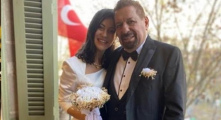 Şu fotoğrafta saygı duyulacak tek şey arkadaki Türk bayrağı...