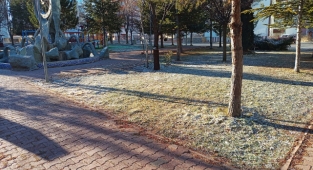 YEŞİL BİR BÜNYAN İÇİN PARK, BAHÇE VE YEŞİL ALANLARDA TEMİZLİK, BAKIM, ONARIM VE YENİLEME ÇALIŞMALARI ARALIKSIZ SÜRÜYOR