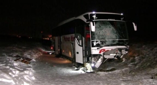 Yolcu otobüsü şarampole düştü!
