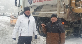BAŞKAN BÜYÜKKILIÇ, KARLA MÜCADELEYİ SAHADA TAKİP ETTİ