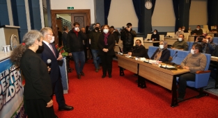 BAŞKAN BÜYÜKKILIÇ’TAN, YALOVA’DAN GELEN ORGANİK TARIM EĞİTMENİNE TEŞEKKÜR PLAKETİ