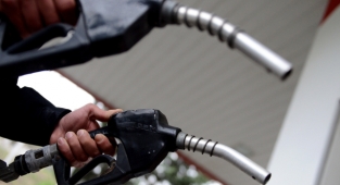 Benzine kallavi zam geliyor! Bu gece yarısından itibaren geçerli olacak!