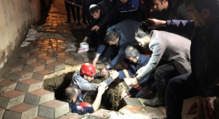 Evine giderken bir anda kendini yeraltında buldu!