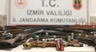 FETÖ şüphelisinin evinden casus tabancası çıktı