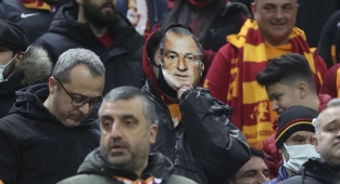 Galatasaray taraftarından yönetime istifa protestosu!