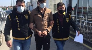 İş vaadiyle kandırıp dolandırdı