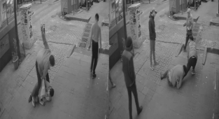İstanbul'da bıçaklı gasp dehşeti kamerada!