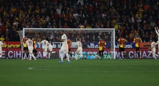 İzmir'de müthiş maç! Galatasaray dört penaltılı maçta Göztepe'yi yıktı!