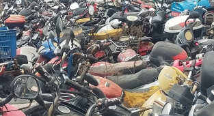 Kaderine terk edilmiş milyonluk servet otoparkta çürüyor: 13 yıldır bekleyen de var!