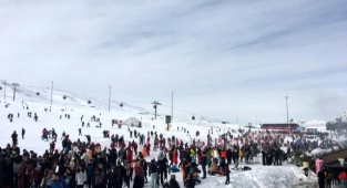 Kayseri Erciyes'te insan seli!