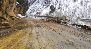 Kayseri Kapuzbaşı yolunda heyelan!