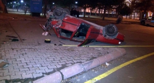 Kayseri'nin Melikgazi ilçesinde 3 aracın karıştığı kazada 4 kişi yaralandı.