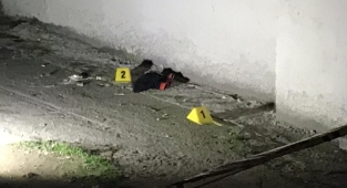 Kazara ateş alan tabancayla kendini ve arkadaşını yaraladı