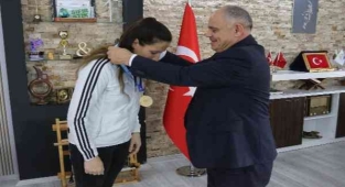 Kick Boks Türkiye Şampiyonu'ndan Başkan Öztürk'e ziyaret