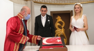KOCASİNAN’DA BİR GÜNDE 22 ÇİFT MUTLU YUVALARIN TEMELİNİ ATTI