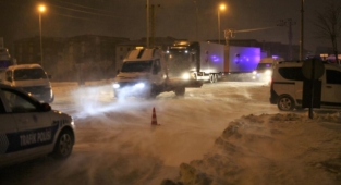 Konya'yı çevre illere bağlayan yollar, tipi nedeniyle ulaşıma kapatıldı