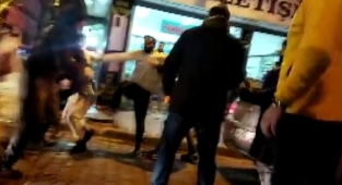Maltepe'de yol verme kavgası: İETT otobüsünü yumruklayarak tehditler savurdu