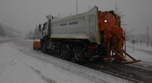 “MELİKGAZİ’DE KAPALI YOL BULUNMUYOR, EKİPLER TAM GAZ ÇALIŞIYOR”