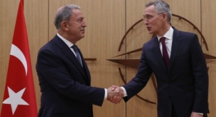 Milli Savunma Bakanı Akar, NATO Genel Sekreteri Stoltenberg ile görüştü!