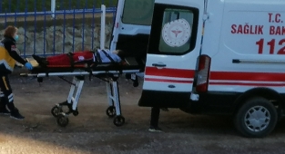 Parkta salıncağın oturağına sıkışan çocuğu itfaiye kurtardı