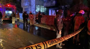 Pendik'te 4 katlı binada yangın: 1 ölü