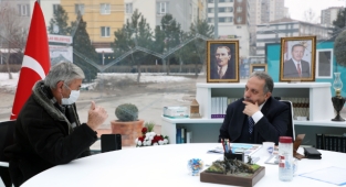 ŞEFFAF ODA’DA RENKLİ GÖRÜNTÜLER