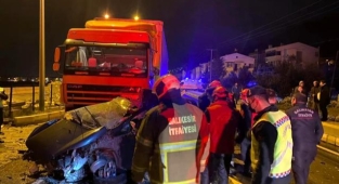 Tır ile otomobil çarpıştı: 1 ölü!