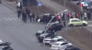 Ukrayna'daki benzinliklerde kilometrelerce kuyruk oluştu