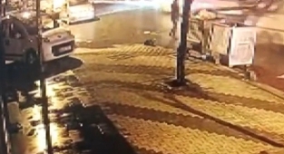 Vicdansızlığın resmi, çarptığı kadına birkaç saniye bakıp kaçtı!
