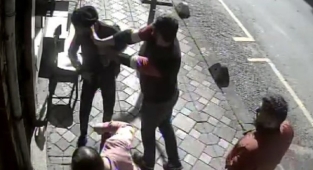 Zeytinburnu'nda öldüresiye dayak kamerada!