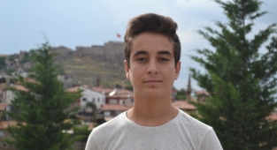Ağabey sabah işe gitmeyen kardeşini evde ölü buldu