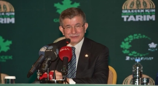 Ahmet Davutoğlu: Sayın Erdoğan, siz niteliğe niye düşmansınız?
