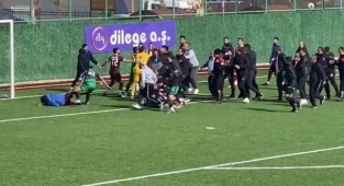 Amatör lig maçında kavga: 18 kırmızı kart çıktı!