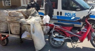 Araçlarla kağıt ve hurda toplayanlara göz açtırılmıyor