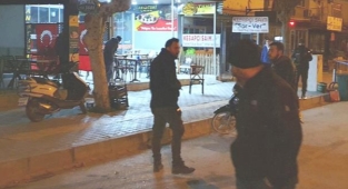 Ayrıldığı kız arkadaşını, yeni erkek arkadaşıyla görünce silahını çıkardı ve ikisine de kurşun yağdırdı