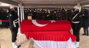 Bakan Soylu, Şehit Komiser Yardımcısı Abdullah Yasir Binici'nin cenazesine katıldı