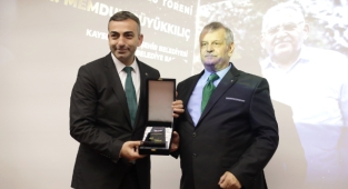 BAŞKAN BÜYÜKKILIÇ'A BAŞARI VE ONUR ÖDÜLÜ