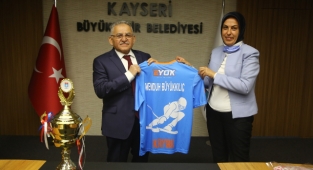 BAŞKAN BÜYÜKKILIÇ'A ŞAMPİYONLARDAN ZİYARET