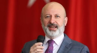 BAŞKAN ÇOLAKBAYRAKDAR, “ÇALIŞANLARIMIZLA ŞEHRİMİZE BÜYÜK HİZMETLER ÜRETİYORUZ”