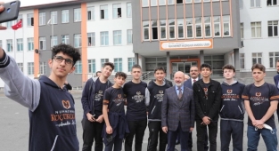 BAŞKAN ÇOLAKBAYRAKDAR’DAN GENÇLERE 3 YENİ KÜTÜPHANE MÜJDESİ